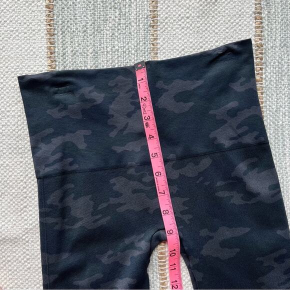 Spanx Seamless Black Grey Camo High Rise Leggings Women’s Size Medium - Picture 7 of 10